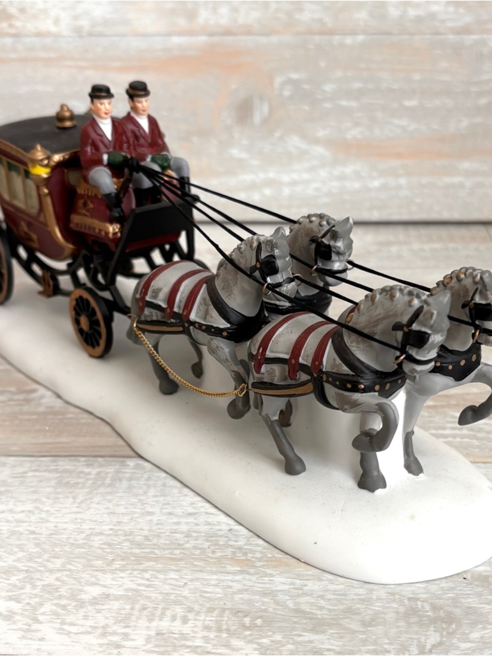 Department 56 Royal Coach Heritage Village Dickens Village #55786 with Box